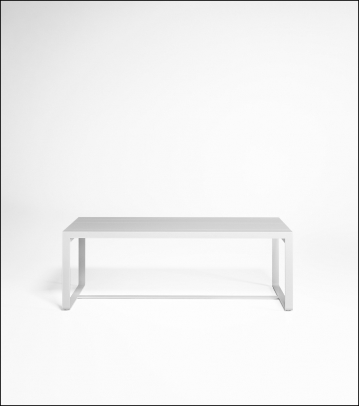 flat white high table 210 product image 1 700x792 - Hoher Tisch Flat - Gandia Blasco